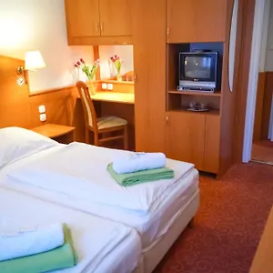 *** Bed and breakfast Korona Panzió Hungría
